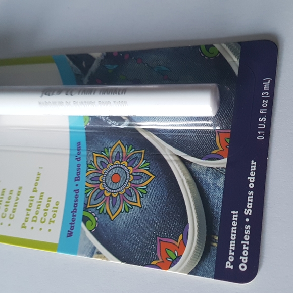 Permanent Fabric Paint Marker (Purple Pizzazz) - Picture 7 of 10